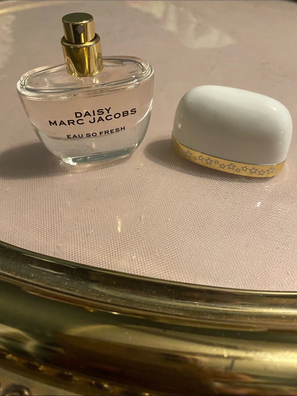 Marc Jacobs Daisy Eau So Fresh Mini Perfume - White & Gold Accents - Picture 3 of 4